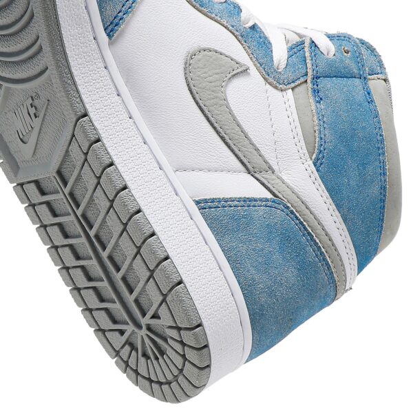 Air Jordan 1 Retro High OG 'Hyper Royal' 555088-402 - Image 10