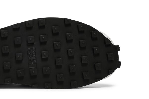 Fragment Design  x Nike sacai  x Nike LDV Waffle 'Light Smoke Grey' DH2684-001 - Image 5