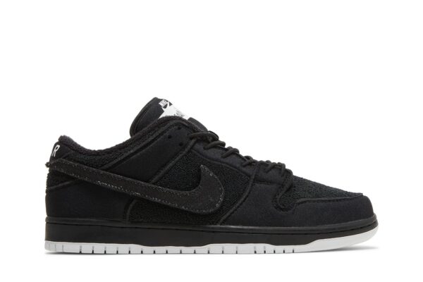 Gnarhunters  x Nike Dunk Low SB 'Black' DH7756-010