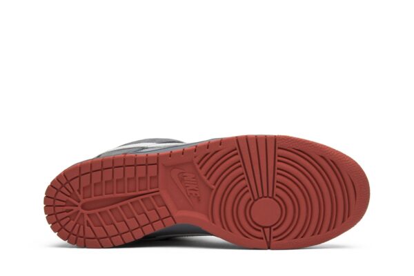 Jeff Staple  x Nike Dunk Low Pro SB 'Pigeon' 304292-011 - Image 4