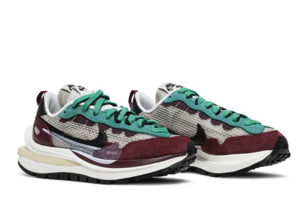 sacai  x Nike VaporWaffle SP 'Villain Red' DD3035-200 - Image 8