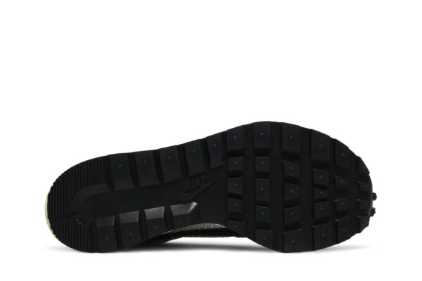 sacai  x Nike VaporWaffle SP 'Villain Red' DD3035-200 - Image 4