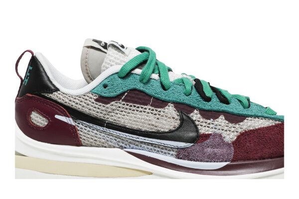 sacai  x Nike VaporWaffle SP 'Villain Red' DD3035-200 - Image 2