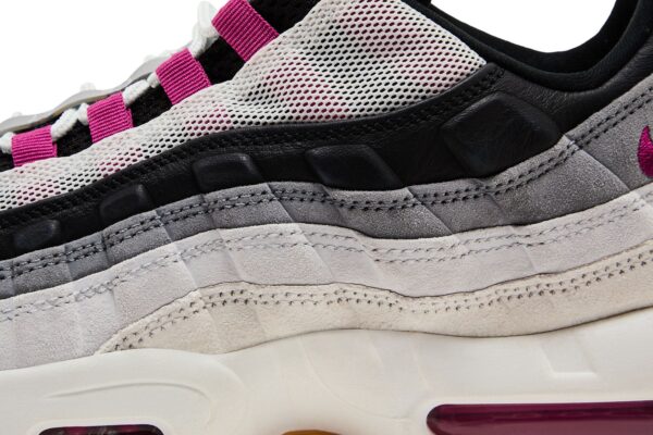 SB  x Nike Air Max 95 'Cactus Flower' HF7545-100 - Image 9