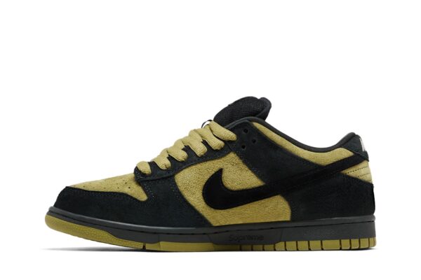 Supreme  x Nike Dunk Low SB 'Camper Green' HQ8487-300 - Image 3