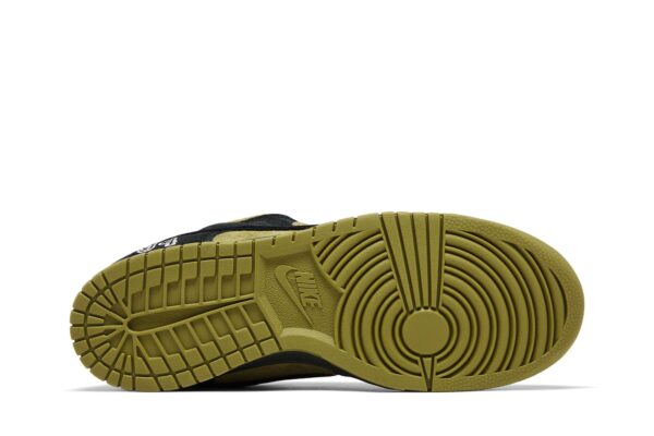 Supreme  x Nike Dunk Low SB 'Camper Green' HQ8487-300 - Image 4