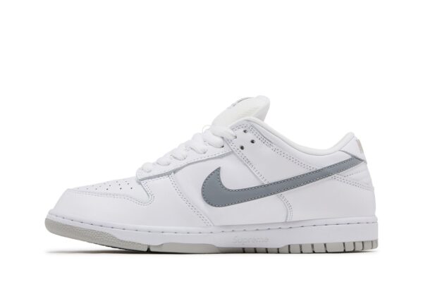 Supreme  x Nike Dunk Low SB 'White Metallic Silver' HQ8487-100 - Image 3