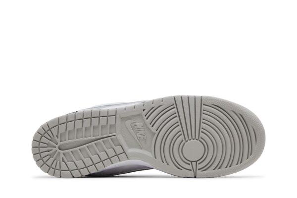 Supreme  x Nike Dunk Low SB 'White Metallic Silver' HQ8487-100 - Image 4