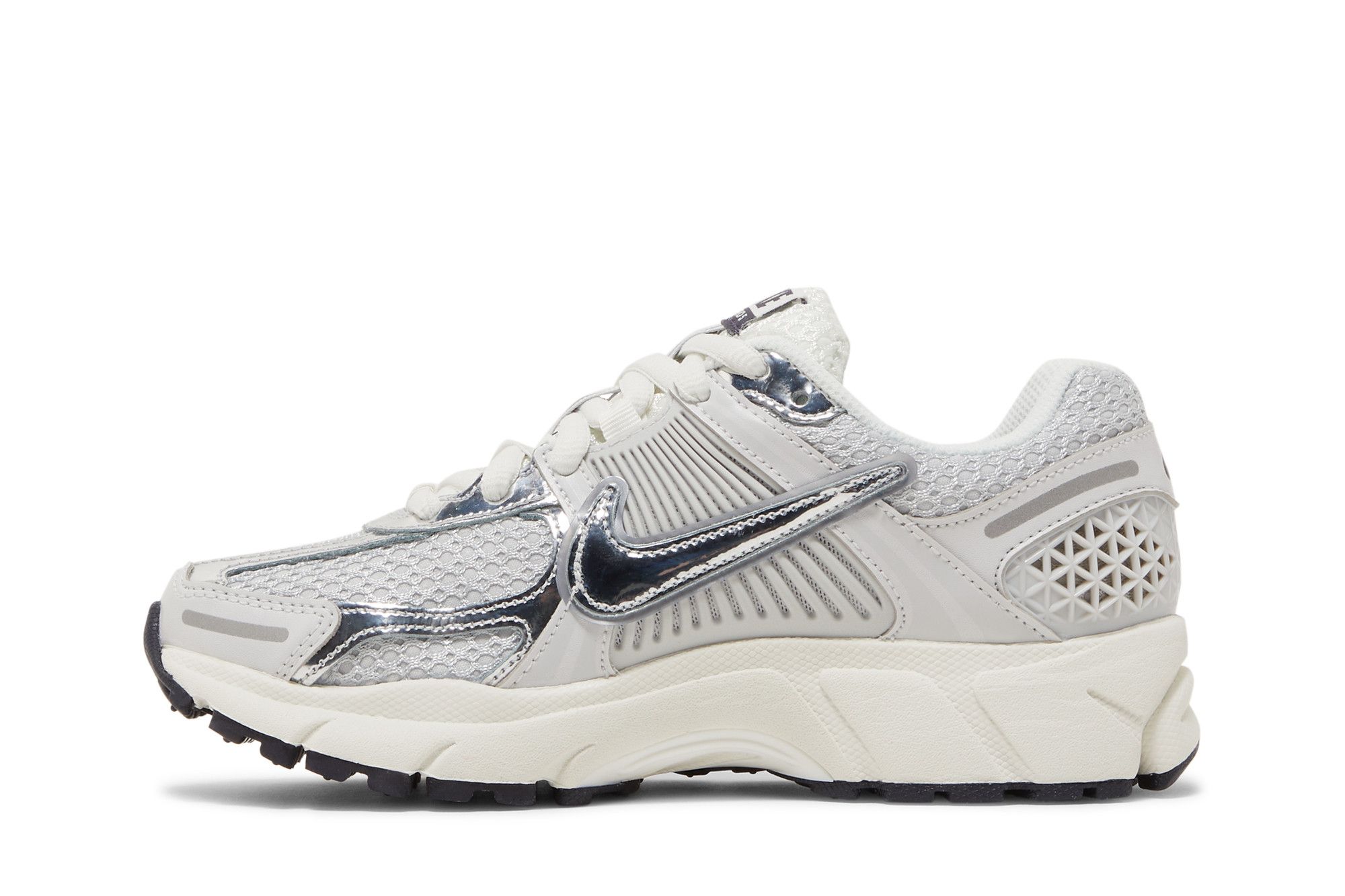 Wmns Nike Air Zoom Vomero 5 'Photon Dust Metallic Silver' FD0884-025 3 Wmns Nike Air Zoom Vomero 5 'Photon Dust Metallic Silver'  FD0884-025 - Image 3