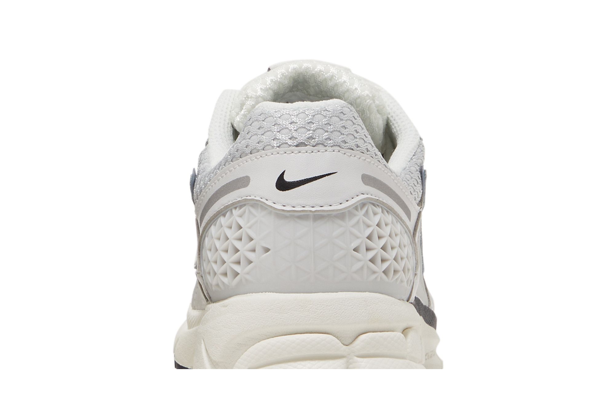Wmns Nike Air Zoom Vomero 5 'Photon Dust Metallic Silver' FD0884-025 7 Wmns Nike Air Zoom Vomero 5 'Photon Dust Metallic Silver'  FD0884-025 - Image 7