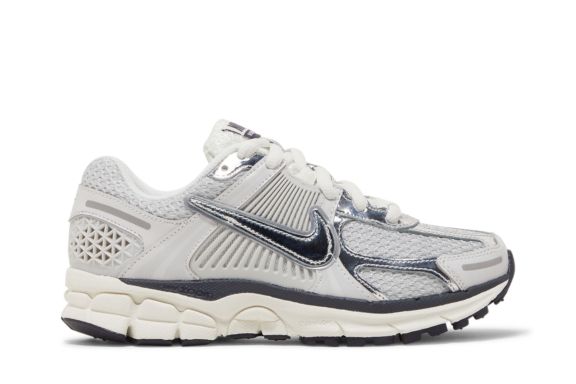 Wmns Nike Air Zoom Vomero 5 'Photon Dust Metallic Silver' FD0884-025 1 Wmns Nike Air Zoom Vomero 5 'Photon Dust Metallic Silver'  FD0884-025